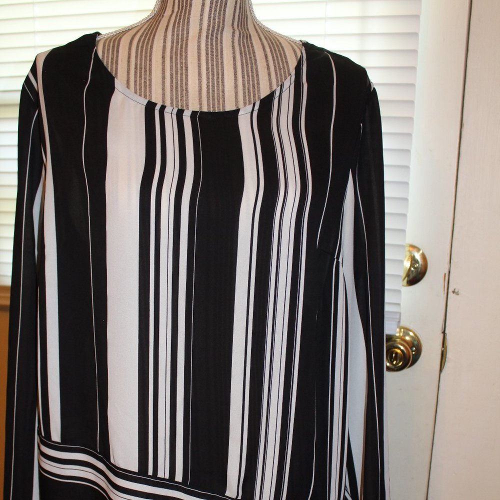 Roz & Ali Black and White top